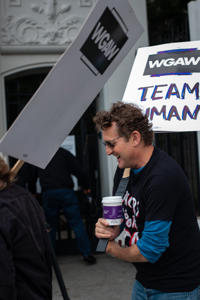 Alex-Winter-at-Bill-and-Ted-day-picket.jpg