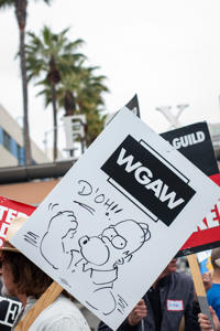 Homer-Simpson-was-everywhere-at-Simpson-writers-picket-at-Fox.jpg