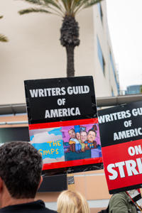 The-Simps-at-The-Simpson_s-writers-picket-at-Fox.jpg
