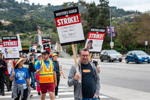 Members-gathered-at-Universal-for-Video-Game-picket.jpg