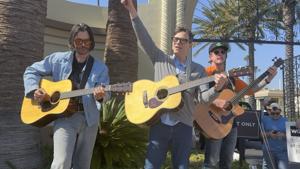 Weezer-rockin-the-picket-at-Paramount.png