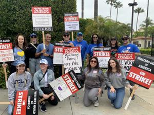 Bruins-turn-out-for-UCLA-picket-at-Paramount.jpg
