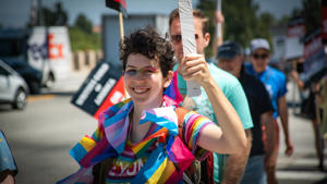 Feel-the-rainbow-at-the-CWW-LGBTQ-Intersectional-Picket-at-Universal-Photo-Antonio-Reinaldo.jpg