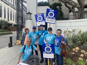 Musicians-from-AFM-Local-47-in-solidarity-at-Sony.jpg