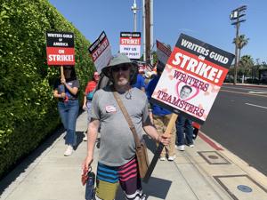 Matt-Billingsly-at-feature-writers-picket-at-Paramount.jpg