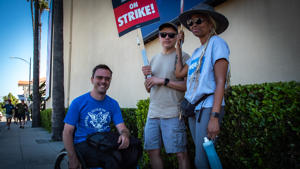 Disabled-Writers-Committee-Co-Chair-David-Radcliff-and-members-at-the-Inclusion-and-Equity-Group-picket-at-Warner-Bros-Photo-Antonio-Reinaldo.jpg