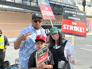 Picketing-is-a-family-affair-at-X-Files-Day.jpg