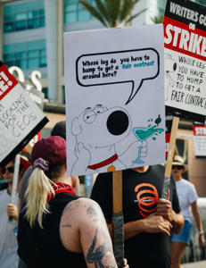 Brian-sign-at-the-Family-Guy-Day-picket-at-Fox-Photo-Brittany-Woodside.jpg
