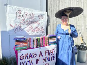 Book-lovers-at-YA-Back-to-school-picket-at-Amazon.jpg