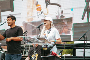 SAG-AFTRA-Negotiating-Committee-member-Frances-Fisher-addresses-the-crowd-outside-Paramount-Studios-on-9-13.jpg