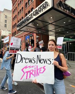The-Drew-Barrymore-Shows-WGA-writers-fans-and-allies-on-the-picket-line-outside-CBS.jpg