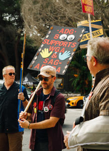Art-Directors-Guild-800-out-in-force-at-the-IATSE-Day-of-Appreciation-picket-at-Fox-on-9-19.-Photo-J.W.-Hendricks.jpg