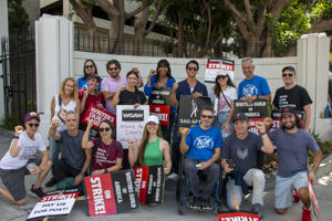 The-Good-Doctor-reunion-picket-at-Sony-on-9-19.-Photo-Jerry-Jerome.JPG